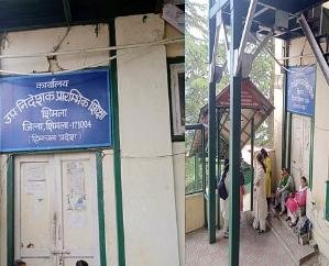 Office of Deputy Director of Elementary Education sealed in Shimla, employees sat outside the office the whole day