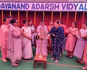 Solan: Topper honored in Dayanand Adarsh ​​Vidyalaya