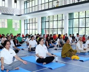 Solan: International Yoga Day celebrated at Shoolini University