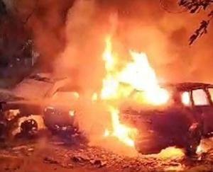 Kullu: 6 vehicles parked on the roadside burnt to ashes late night, loss worth lakhs due to fire