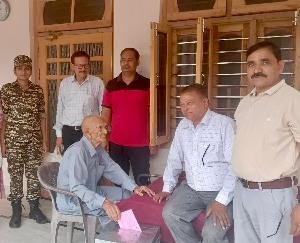 Number of people voting from home reached 570: SDM