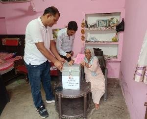 Solan: 359 voters voted from home through postal ballot for by-elections.