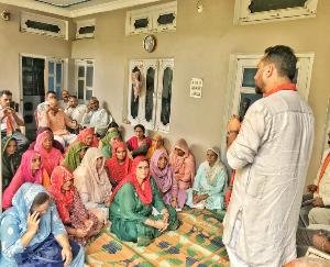 Hamirpur: Ashish Sharma organized street meetings in Amroh and Sasan Panchayat.