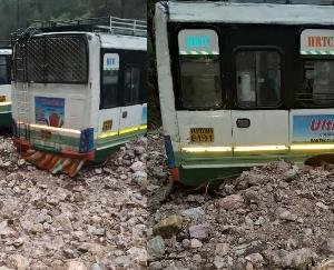 Flash flood in Karsog's Talehan, HRTC buses stuck under debris