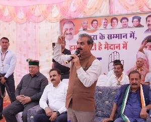Hoshiar Singh is proud of money: Chief Minister