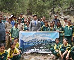 Kinnaur: Students were made aware of environmental protection by organizing a tree plantation program.