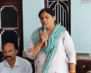 Hoshiar Singh, tell why salary was not distributed among the public: Kamlesh