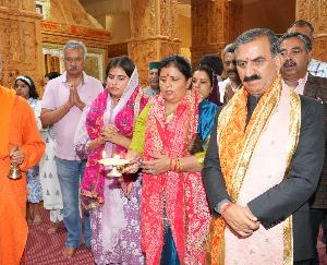 Chief Minister offered prayers at Sankatmochan Temple