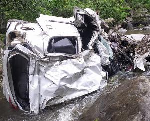 Himachal: Car fell into 150 meter ditch in Samarkot, Rohru, 2 dead, 3 injured.