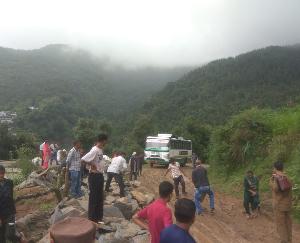 HRTC's Lodia-Ghati bus stuck in the swamp of debris thrown on the road