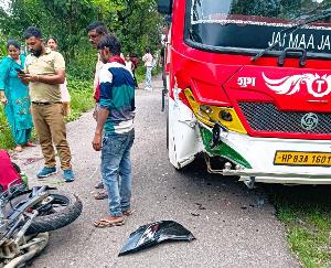 24 year old youth dies due to collision with private bus in Jwalamukhi