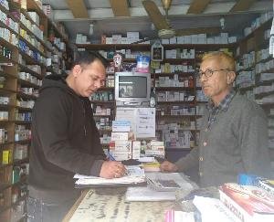 हेंड सेनिटाइजर व मास्क की उपलब्धता में न हो कमी