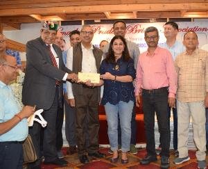 Dr. Shandil honored the winners of the 8th All Over India Himachal Open Bridge Competition