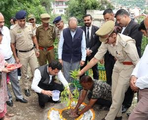 Solan: District and Sessions Judge urged everyone to play their role in environmental protection by planting trees.