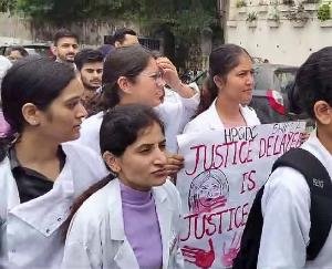 Shimla: Doctors' strike continues in Shimla, doctors took out a march to the secretariat.