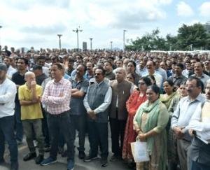 Employees create ruckus demanding DA and arrears in Himachal