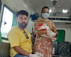 Kunihar: Health workers conducted safe delivery in 108 ambulances.