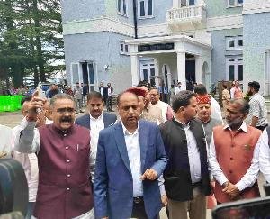 Himachal: Opposition created ruckus in the House on the first day of monsoon session