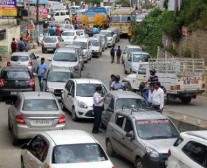 घरेलू तथा विदेशी पर्यटकों की आवाजाही पर पूर्ण प्रतिबंध के आदेश