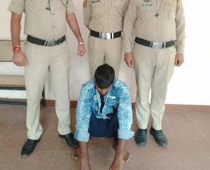 Kullu: 720 grams of hashish and 7 liters of illicit liquor recovered from a youth of Rajasthan near the drain on Manikarna Road.