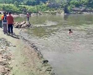 Two youth drowned in Beas river during Ganpati immersion, one died and search for the other continues