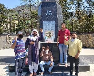 शहादत दिवस पर शहीद स्मारक को दी श्रद्धांजलि