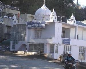 वैश्विक त्रासदी से निपटने के लिए गुरुद्वारा सिंह सभा सपरून ने बढ़ाया हाथ