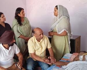 Advaita Foundation Una provided financial help to the family of Ashish suffering from kidney disease.