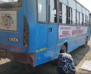 Kangra: One and a half year old girl fell under HRTC bus, lost her life