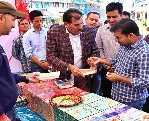 Mandi: Pahari sweets made from milk will increase the sweetness of Diwali, Milkfed started a stall