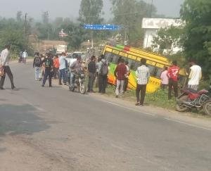 Tragic accident: A private bus met with an accident on Jwali-Jasur road.