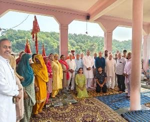 MLA Vikram Singh Thakur reached the doorstep of people in Gram Panchayat 'Dodu' Rajputa (Brahmin).