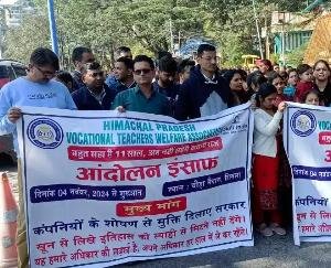 Demonstration of vocational teachers in Shimla, front opened against outsourced companies