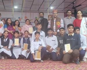 Jwalamukhi: School boy form hoisted the flag of victory in the district level children's science fair.