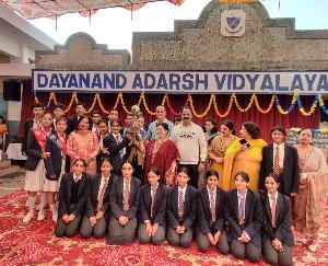 Solan: 44th annual prize distribution ceremony was held in Dayanand Adarsh ​​Vidyalaya.