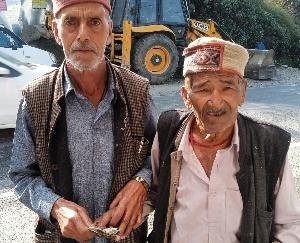 Padhar: Retired Beldar Puran Chand from PWD set an example of honesty