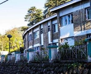 Himachal: 18 hotels of HPTDC declared 'white elephants', High Court gives instructions to close them