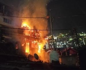 A massive fire broke out in a house in Shimla, the entire house burnt to ashes.