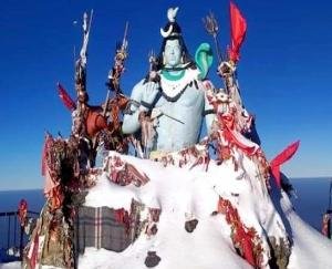 Snowfall on Churdhar, the highest peak of Sirmaur, severe cold.