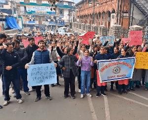 Unemployed youth took to the streets in Jairam Thakur's home district