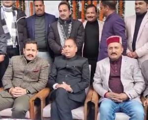 Jairam Thakur celebrated 60th birthday by cutting 60 kg cake with BJP workers