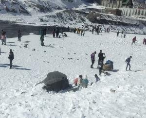 Increased crowd of tourists to enjoy snowfall in Atal Tunnel and Sissu