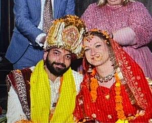 Nedley Arrives in Himachal from London, Ties the Knot with Pradeep Sharma in a Traditional Hindu Ceremony