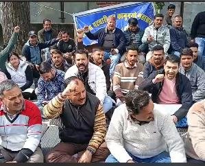 Himachal-: Patwari-Kanungo's -strike- still -continues-, demanding- the- government -to- issue -a- letter- in- writing