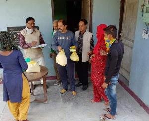 सयुंक्त व्यापार मंडल बिलासपुर कर रहा ज़रूरत मंद लोगों की मदद 