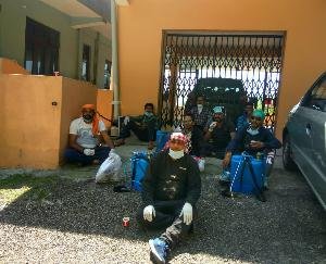 समाजसेवी संस्था कहलूर विकास सेवा संस्थान के युवाओं ने उठाया पूरे शहर को सेनेटाइज करने का जिम्मा