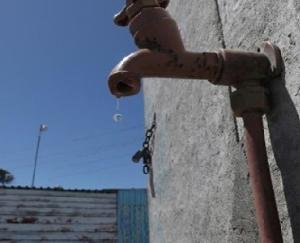 पानी की बूँद बूँद को तरस रहे 8 गांवों के वासी 