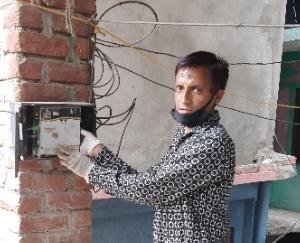 कर्फ्यू के बीच भी मनोरंजन में नहीं कोई बाधा!