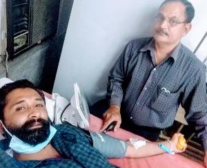 ए नेगेटिव रक्तदान कर महिला को दिया नया जीवन