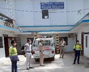 बरमाणा में हर आंगतुक को सोशल डिस्टैंसिग के बारे में कर रहे जागरूक 